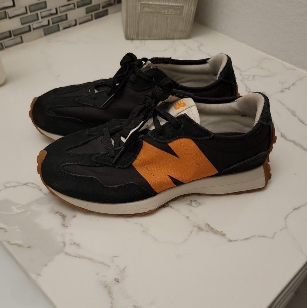 New Balance 327